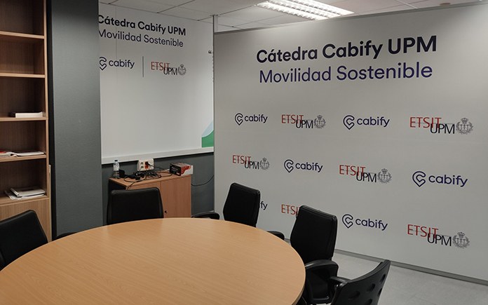 The Cátedra Cabify-UPM meeting room with the branded backdrop